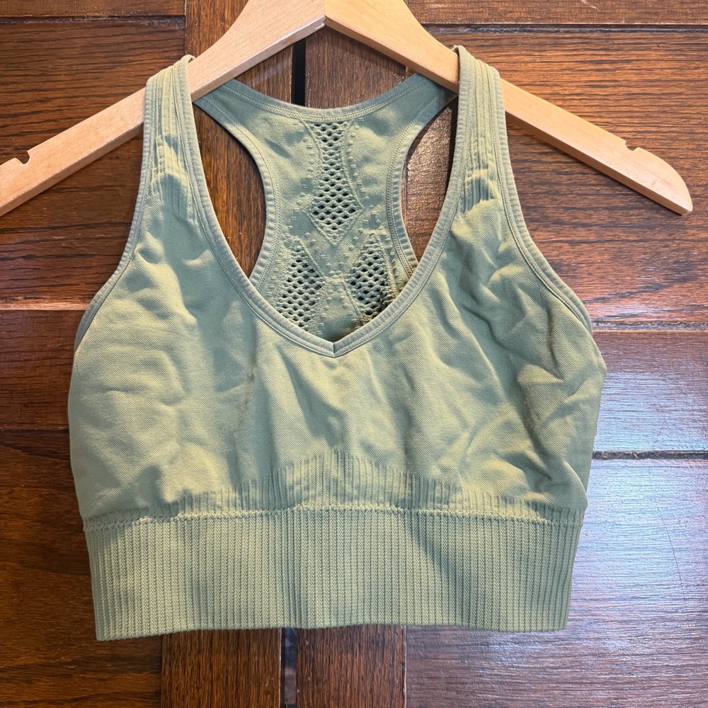 ✅ 5/$25 JoyLab medium Green sports bra Activewear perforated no pads stretch run